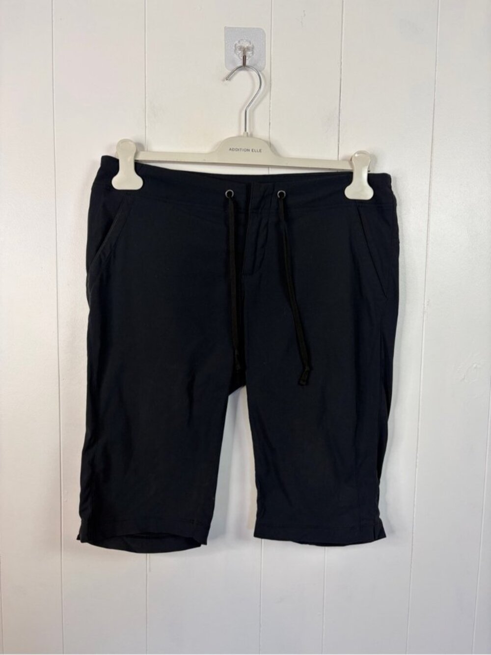 Columbia Saturday Trail Hiking Bermuda Shorts Black Stretch Mid Rise size 8